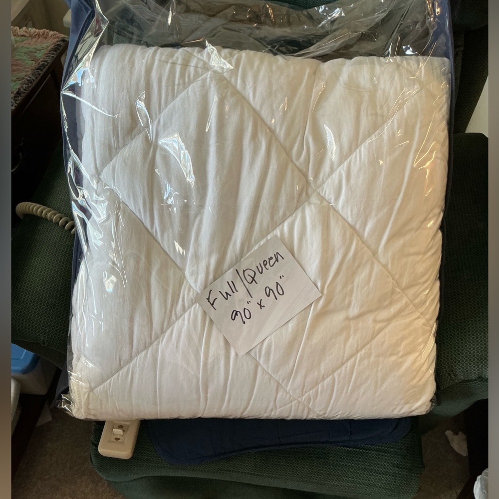 Full/Queen down alternative comforter